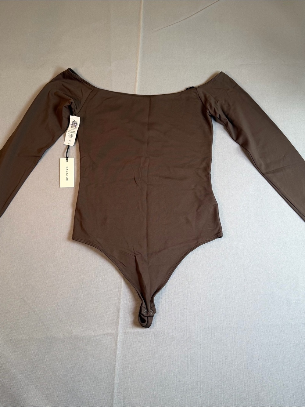 Babaton Aritzia Women’s szM Contour Off-Shoulder Long Sleeve Bodysuit Brown